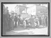 [auto tourists in town]