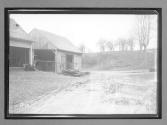[barn]