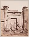 Thebes, Medinet - Abou, Porte d'entrée de Temple de Thoutmes II.