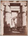 Karnak. Grt Temple salle hypostyle. Tut colonne Pencher.