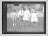[John Osmael Scott-Ellis, Bronwen Mary Scott-Ellis, Elisabeth Gwendolen Scott-Ellis and fourth child]