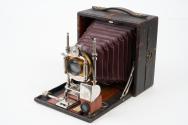 Sliding box wet plate camera