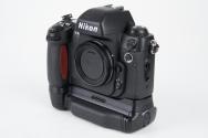 Nikon F100