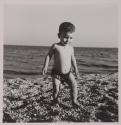 [Giuseppe Toscano, child of the photographer, at the beach)