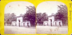 Gateway, Mount Auburn
