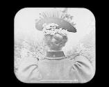 [woman, head and shoulders, from the back]